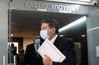 Χρυσοχοΐδης: Παραδοχή ελέγχου και της αναπνοής των πολιτών