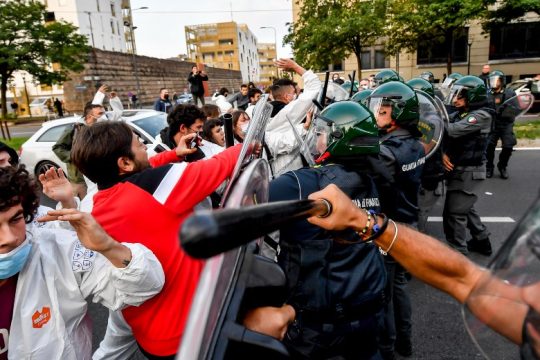 Επεισόδια μεταξύ αστυνομίας και ακτιβιστών για το περιβάλλον στο Μιλάνο