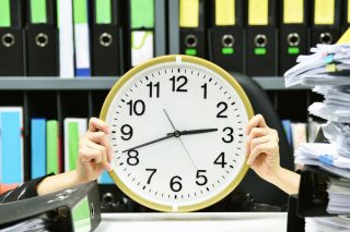 Ξεκινά η «κλοπή» στις υπερωρίες