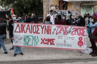 Στο κάδρο ο διασώστης και ακόμα 4 αστυνομικοί