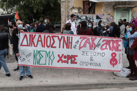 Στο κάδρο ο διασώστης και ακόμα 4 αστυνομικοί