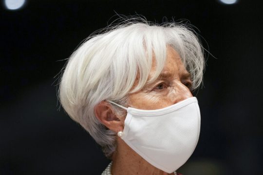 Μετά Χριστόν προφήτης πάλι η ΕΚΤ για τις τιμές