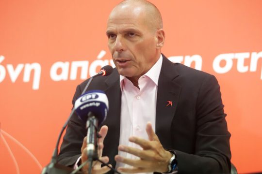 Τρίτη δόση για τον Γιάνη Βαρουφάκη και μήνυμα αντίστασης στην ολιγαρχία