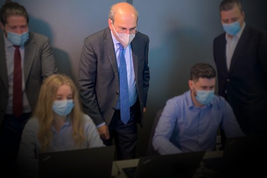 Δεν είναι στο Master chef οι συντάξεις, κ. Χατζηδάκη
