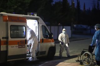 Aμετανόητη η κυβέρνηση επιμένει να μη στηρίξει το ΕΣΥ, αλλά τους ιδιώτες