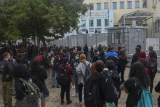 Η θεωρία των δύο άκρων ως κυρίαρχη ιδεολογία