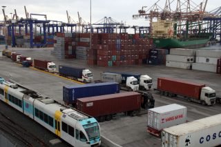 Νέα 24ωρη απεργία στο εμπορικό λιμάνι του Πειραιά