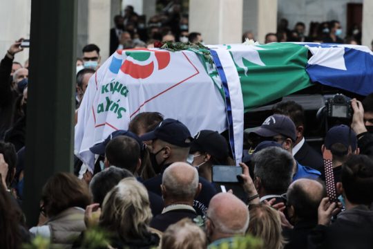 Πάνδημος αποχαιρετισμός στη Φώφη Γεννηματά
