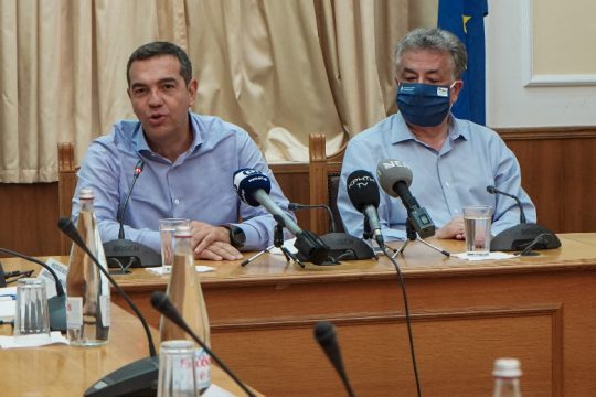 Τσίπρας από Ηράκλειο: «Να μη γίνουν πρόσφυγες στον τόπο τους οι πληγέντες»