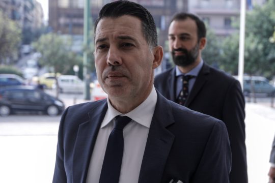 Απαλλάσσεται ο Νίκος Μανιαδάκης από την κατηγορία της παθητικής δωροδοκίας για τη Novartis