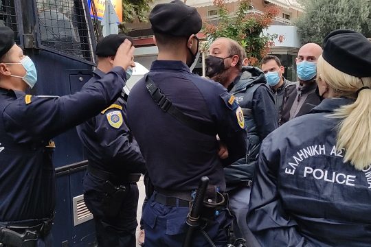 Διαπληκτισμοί αστυνομικών με γονείς έξω από το ΕΠΑΛ Σταυρούπολης