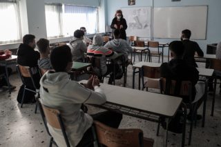 Κάτι βράζει στα σχολεία