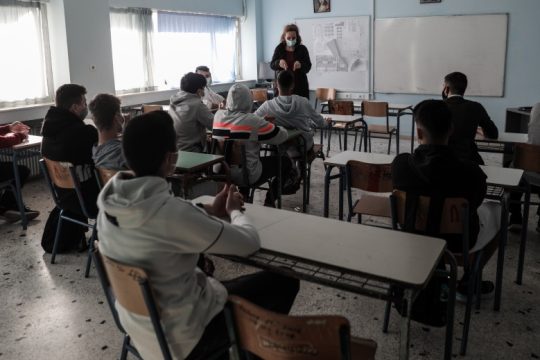 Κάτι βράζει στα σχολεία
