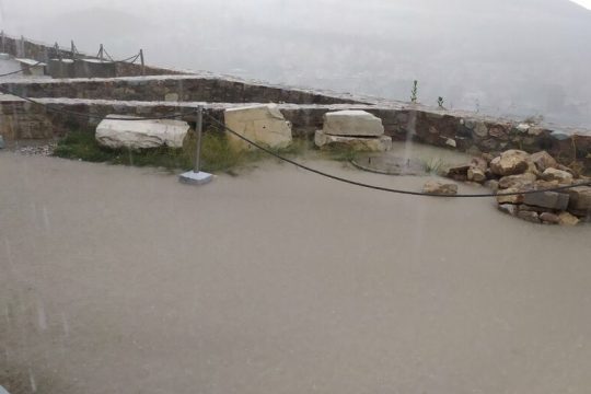 Η Ακρόπολη πλημμύρισε, αλλά… δεν είναι αυτό που νομίζετε!