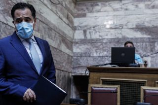 Ούτε μία λέξη για τον κουμπάρο!