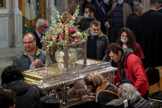 Καλπάζει ο κορονοϊός στη Β. Ελλάδα, ιδιωτικές κλινικές στη μάχη με την Covid-19