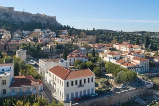Υπερπλούσιοι αναζητούν ευκαιρίες σε ελληνικά ακίνητα