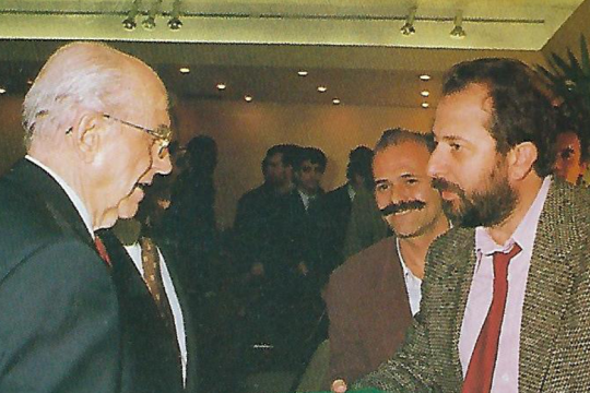 Η ιστορία διδάσκει