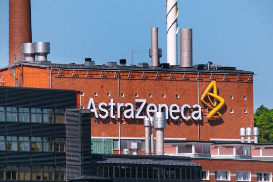 Covid-19: Η AstraZeneca ζητάει άδεια από τον FDA για νέο φάρμακο που ετοιμάζει