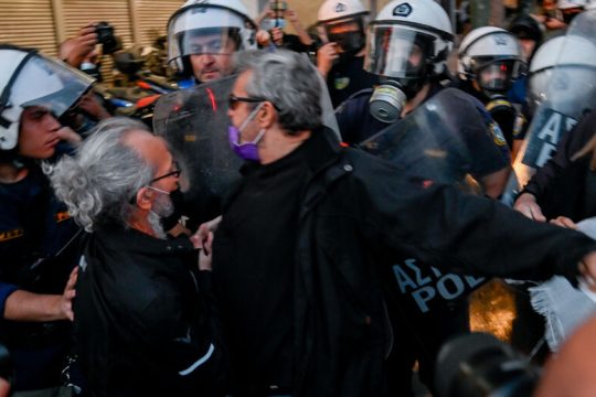 Κλιμακώνουν με 24ωρη απεργία