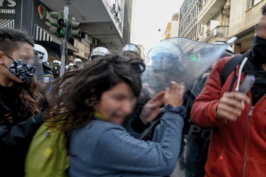 Καταγγελία δικηγόρου για ξυλοδαρμό από ΜΑΤατζή
