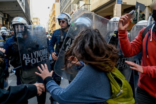 Τα ντοκουμέντα αστυνομικής βίας σοκάρουν, η ΕΛ.ΑΣ. … θα ερευνήσει
