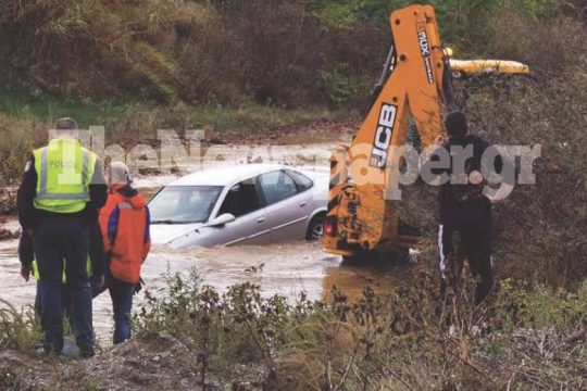 Βόλος: Παρασύρθηκε όχημα από ορμητικά νερά
