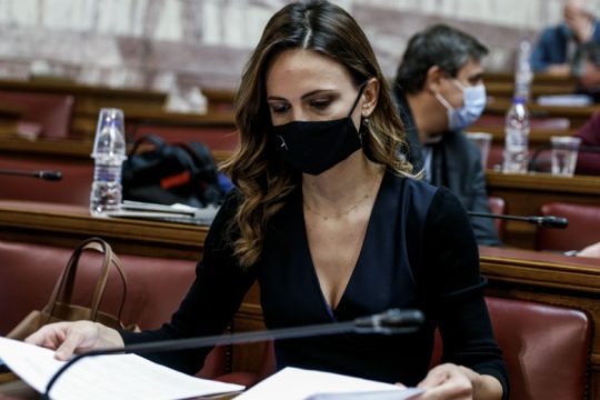 Ε. Αχτσιόγλου: Η Ε.Ε. προωθεί μέτρα στήριξης για την ενεργειακή κρίση, ο. Μητσοτάκης αδιαφορεί