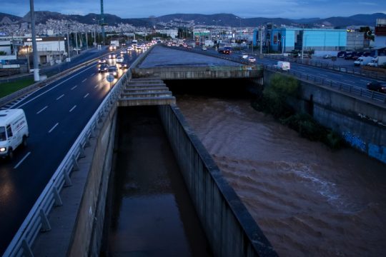 Ο «Μπάλλος» αποχώρησε με καταστροφές, το γαϊτανάκι ευθυνών συνεχίζεται