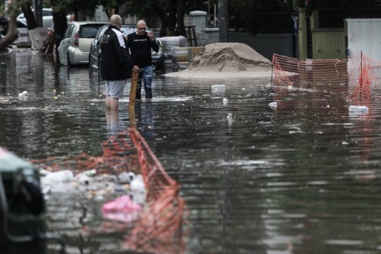 Σύγκρουση ΣΥΡΙΖΑ-κυβέρνησης για τα προβλήματα από την κακοκαιρία