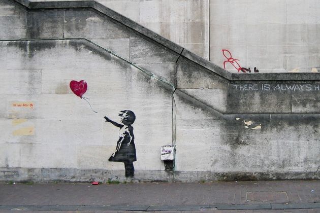 «Το Κορίτσι με το Μπαλόνι» του Banksy πωλήθηκε αντί 21,8 εκατ., τιμή ρεκόρ