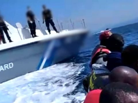 Έκθεση-κόλαφος της ΕΕΔΑ για την Ελλάδα: Τουλάχιστον 359 επαναπροωθήσεις μεταναστών σε δύο χρόνια