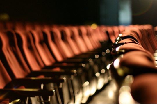«Ζουμ» στο ελληνικό σινεμά, στις εικόνες και στις μελωδίες του