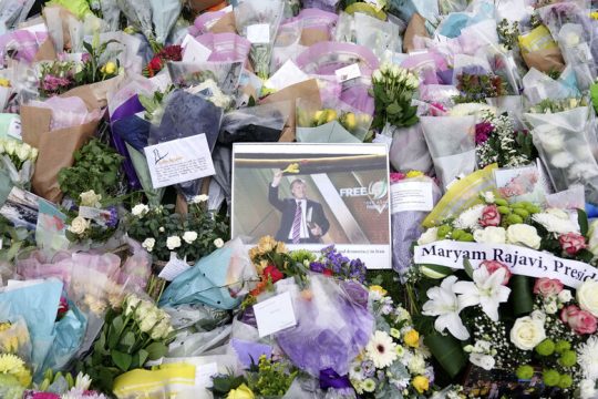 Πλήθος ερωτήματα για τη δολοφονία του βουλευτή Ντέιβιντ Εϊμες