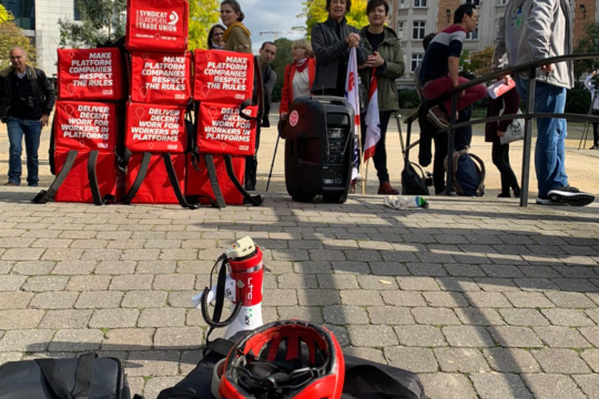 Ζητούν αξιοπρεπή εργασία στις εταιρείες-πλατφόρμες