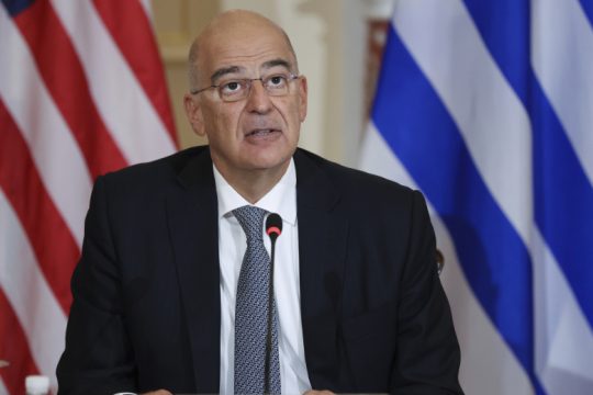 Εμπλοκή σε επικίνδυνα γεωπολιτικά παιχνίδια βλέπουν ο ΣΥΡΙΖΑ και το ΚΚΕ