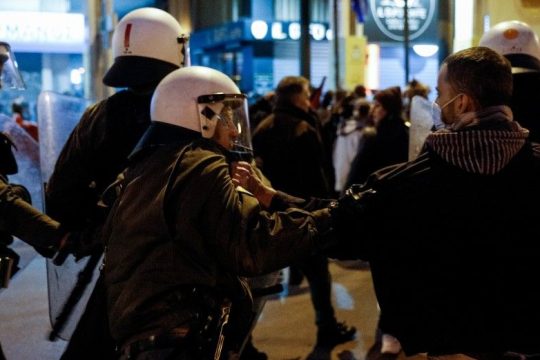 Επιτροπή Αλληλεγγύης στους Διωκόμενους: «Καταγγέλουμε την καταστολή της πορείας στις 25/10»