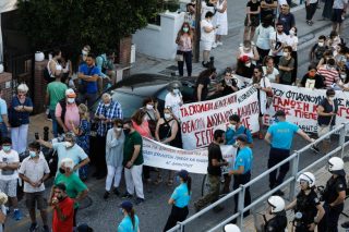 Το Υπουργείο Παιδείας απειλεί, οι εκπαιδευτικοί δεν κάνουν βήμα πίσω