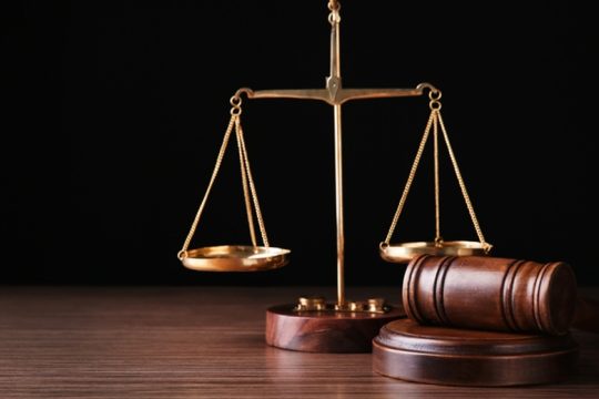 Ξεκίνησε η δίκη του καθηγητή Γυναικολογίας που κατηγορείται από φοιτήτριες Μαιευτικής για ασέλγεια