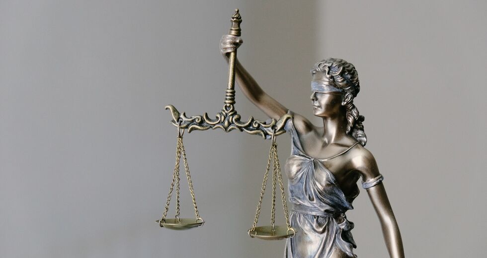 Ο Ποινικός Κώδικας στο κρεβάτι του Προκρούστη
