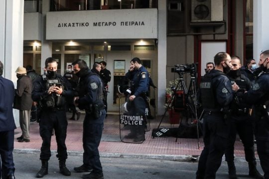 Πέραμα: 11 ώρες απολογία αστυνομικών, αναμένεται απόφαση ανακρίτριας-εισαγγελέα