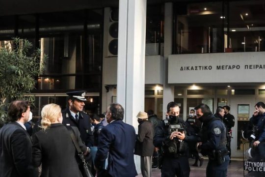 «Σηκώσαμε ψηλά τα χέρια και μας πυροβόλησαν»