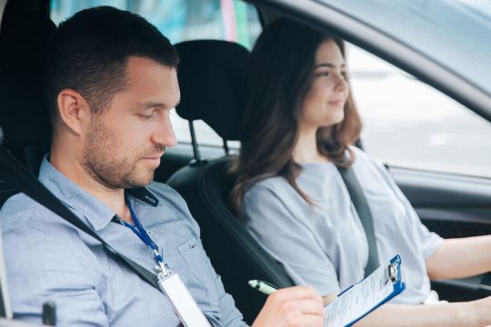 Τι αλλάζει στις άδειες οδήγησης και στο αδιάβλητο των εξετάσεων