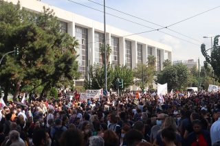 Πλημμύρισαν οι δρόμοι από οργή για την αντι-μεταρρύθμιση της Ν. Κεραμέως
