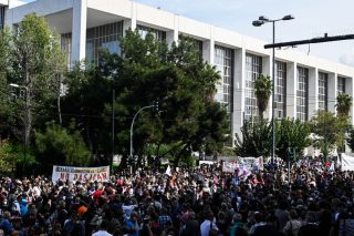 Ποινικοποιούν τους αγώνες