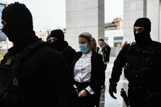 Απολογείται η κατηγορούμενη για την επίθεση με βιτριόλι