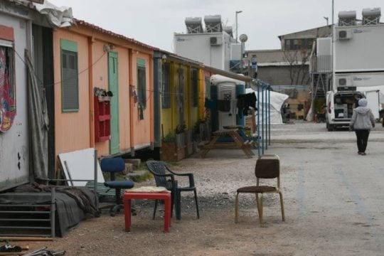 Διακοπή της λειτουργίας της δομής στον Ελαιώνα ζητά ο Μπακογιάννης