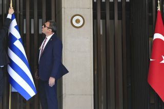 Εν μέσω απειλών οι διερευνητικές επαφές