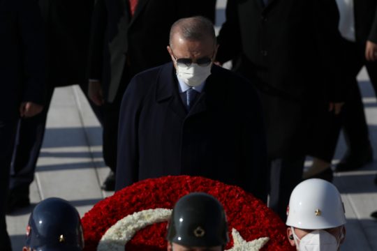 Την… πάτησε ξανά ο Ταγίπ Ερντογάν από μικρό παιδί [βίντεο]