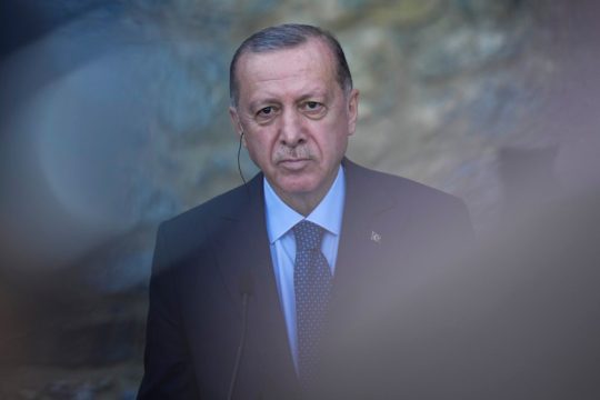 Τι σημαίνει «πολιτική για τη Χάγη»;